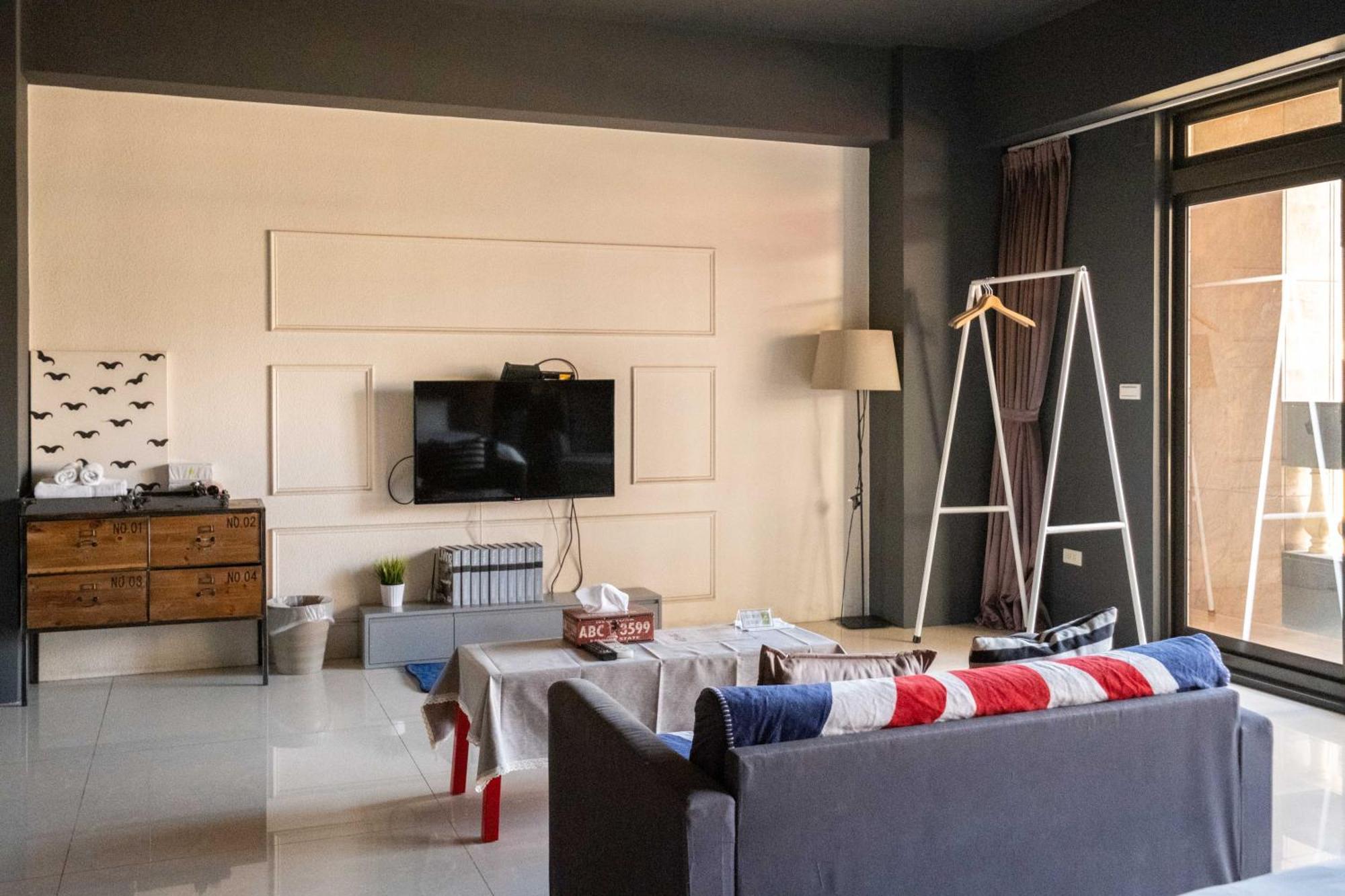 Huzi Room Тайнан Екстериор снимка
