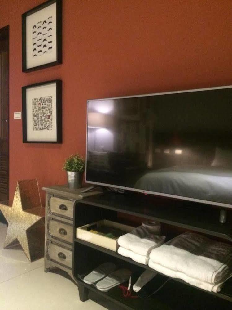 Huzi Room Тайнан Екстериор снимка
