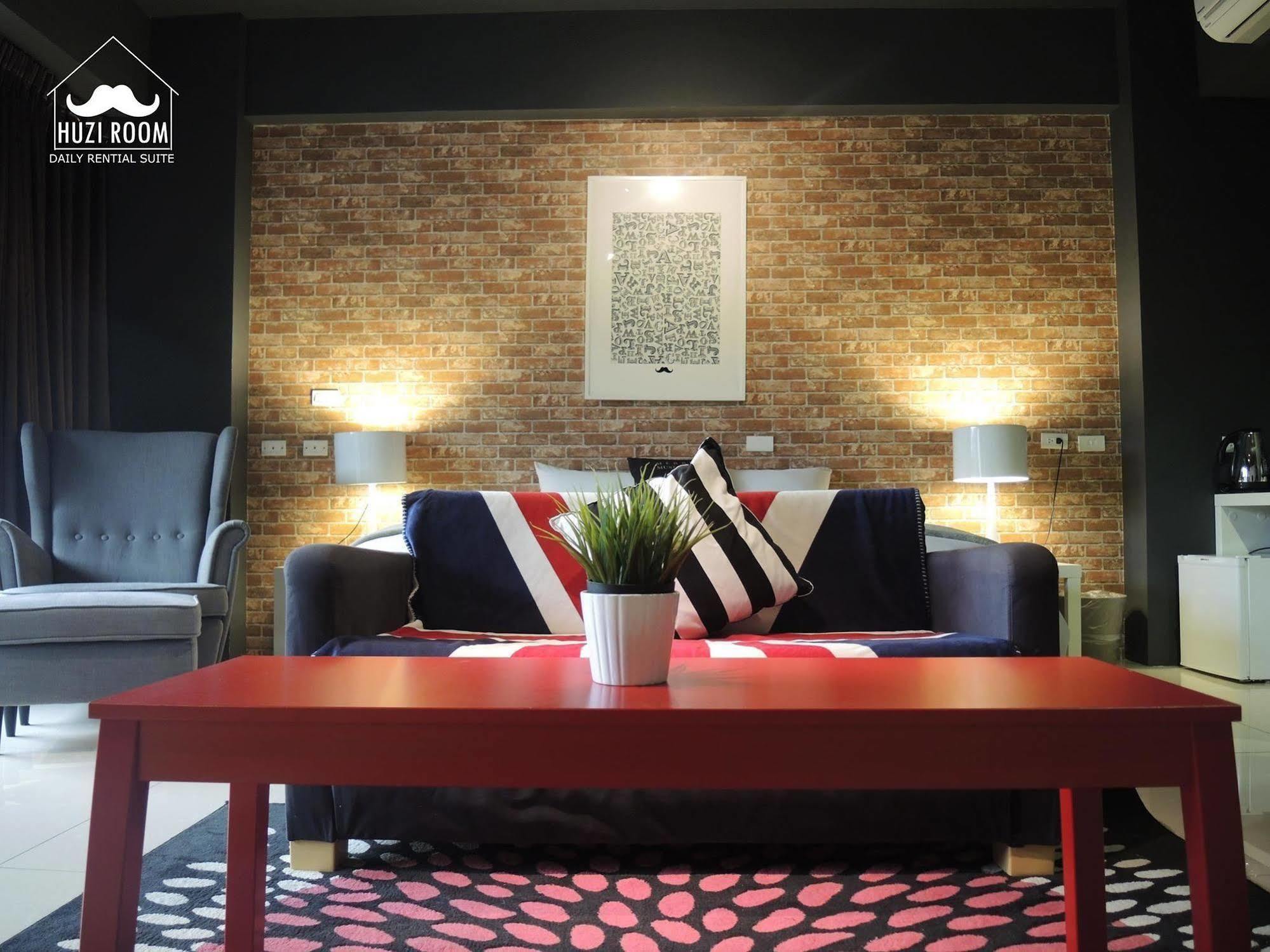 Huzi Room Тайнан Екстериор снимка