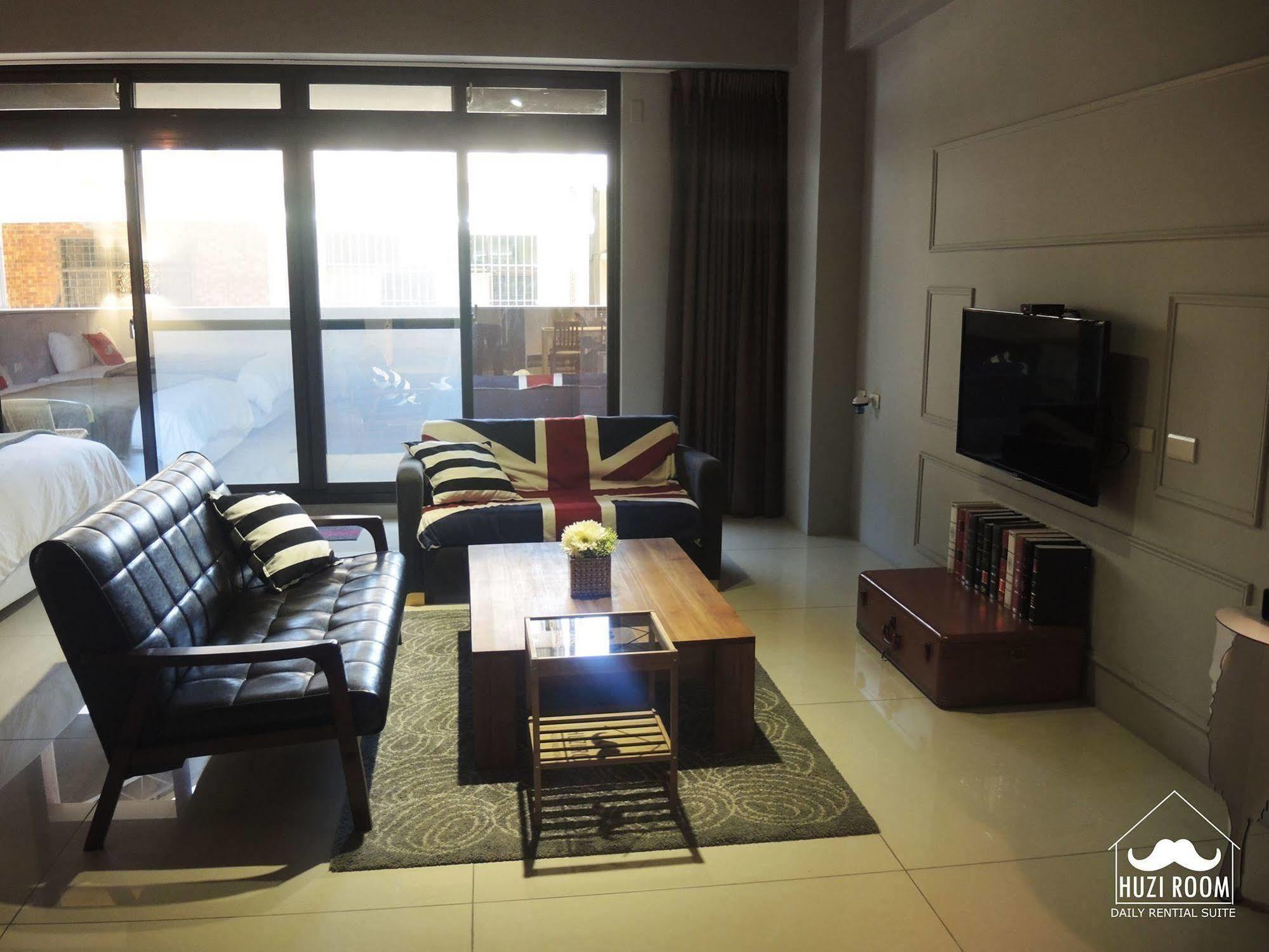 Huzi Room Тайнан Екстериор снимка