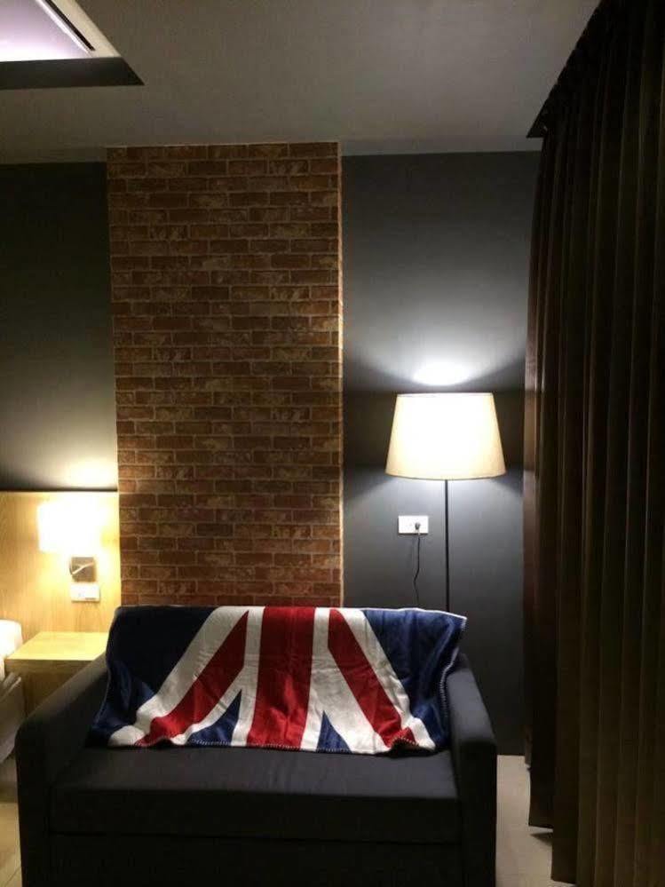 Huzi Room Тайнан Екстериор снимка
