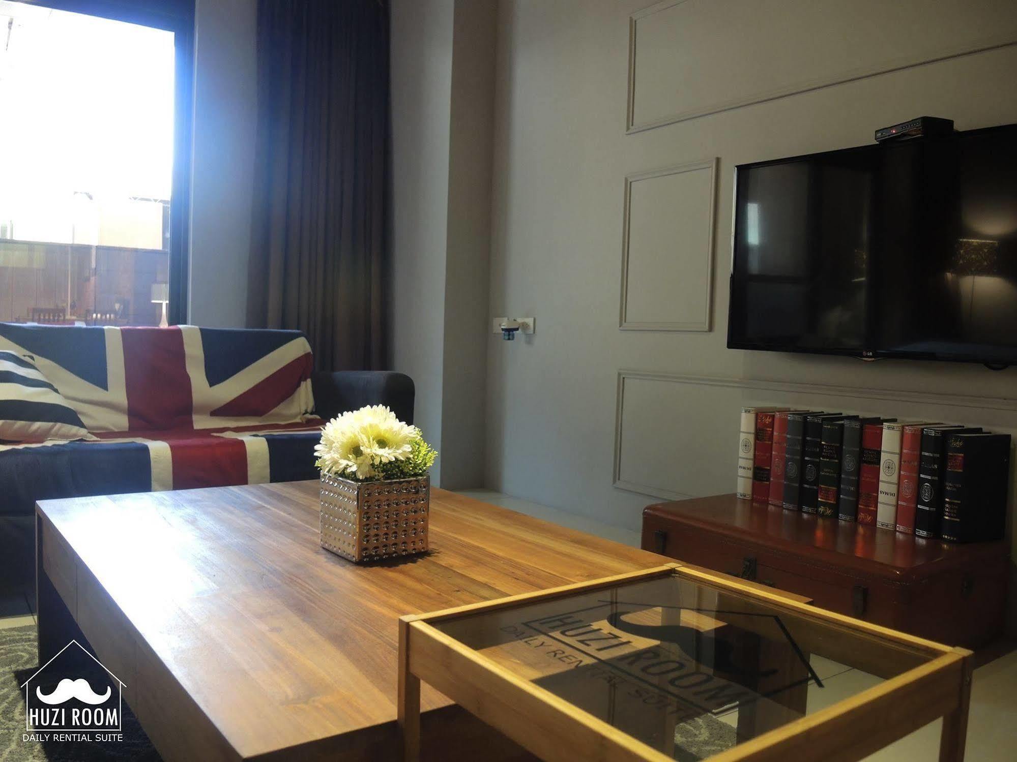 Huzi Room Тайнан Екстериор снимка